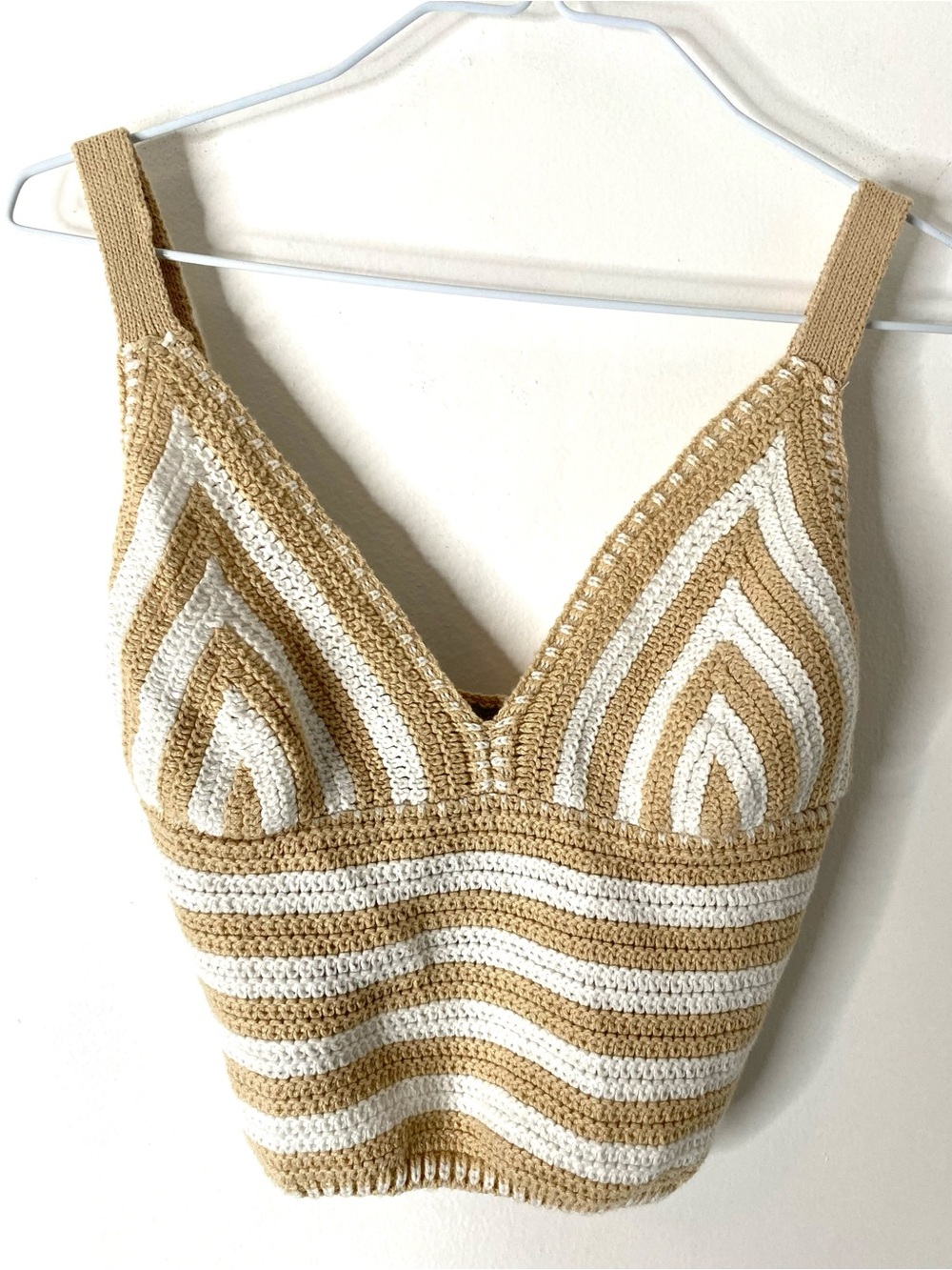 Willow & Wind Tan White Stripe Knit Crop Tank Top V Neck Triangle Ribbed Fit